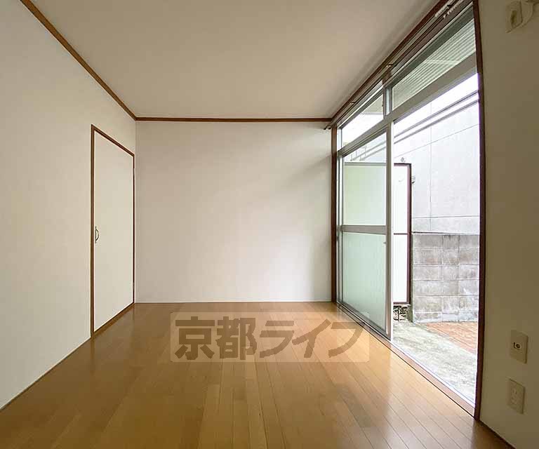 居室・リビング　広そうなお部屋ですね。