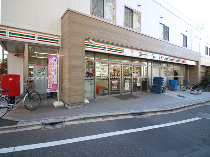 コンビニ　セブンイレブン杉並堀ノ内３丁目店（コンビニ）まで400m