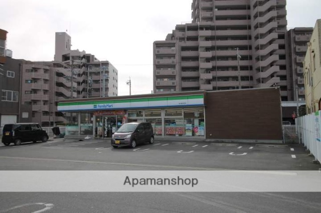 コンビニ　ファミリーマート中川富川町店（コンビニ）まで413m