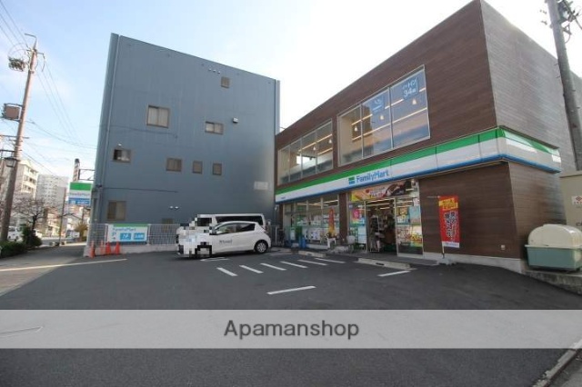 コンビニ　ファミリーマート（コンビニ）まで859m
