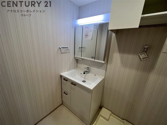 洗面設備　ゆったりとスペースのある洗面所