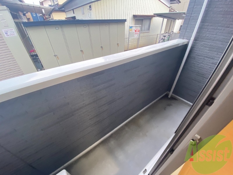 バルコニー　バルコニーは洗濯物を干すスペースがあります。