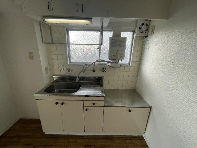 キッチン　壁付けキッチンでスペースを有効活用☆