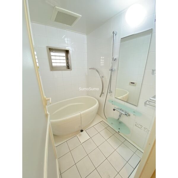 バス・シャワールーム　落ち着いた空間のお風呂です