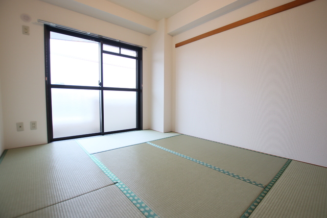 その他部屋・スペース　南向き６帖の和室★