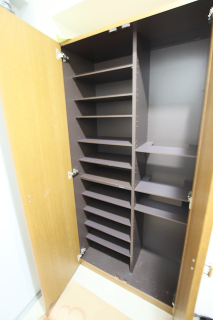 玄関　収納力のあるシューズボックス付き★