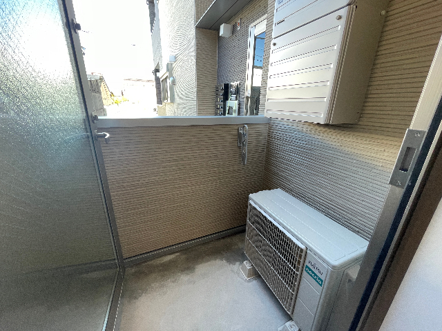 バルコニー　小ぶりなバルコニー