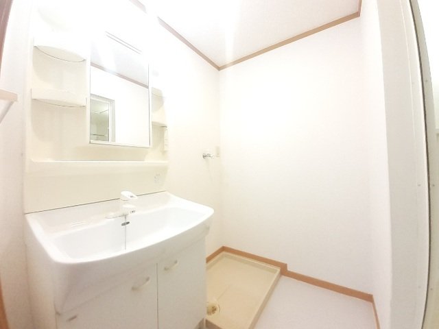 洗面設備　ゆったりとスペースのある洗面所