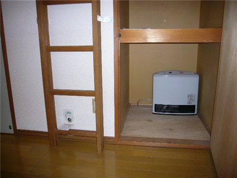 その他　ガスヒーターも備え付け。冬あったかです。