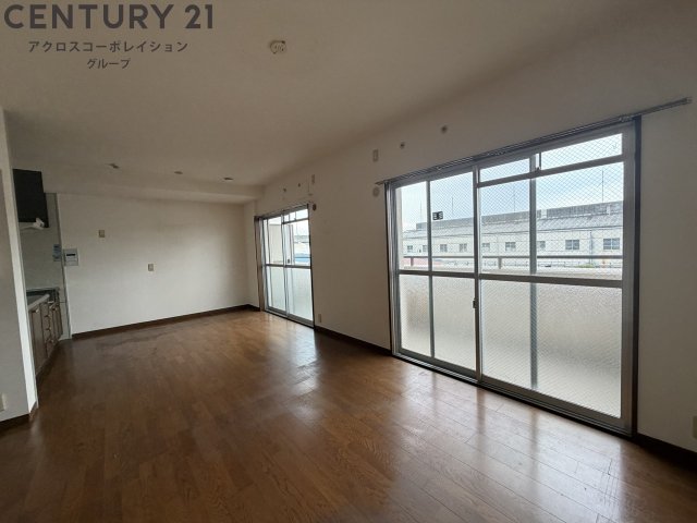 居室・リビング　明るいリビング