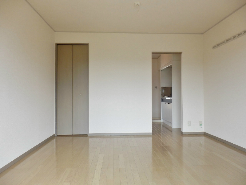 居室・リビング　８帖の洋室