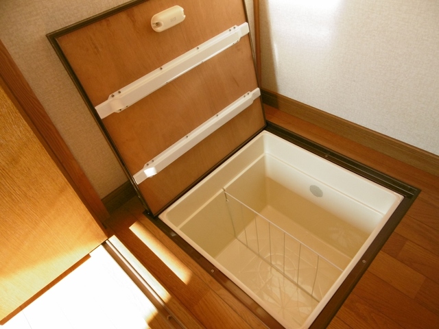 収納　床下収納