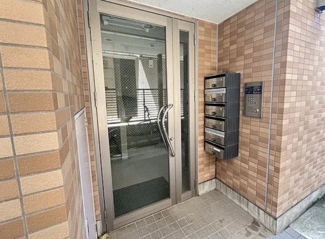 エントランス　ゆとりのあるエントランスです