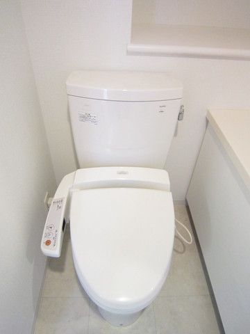 トイレ　ウォシュレット付き