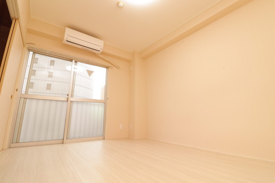 居室・リビング　※別号室の写真です