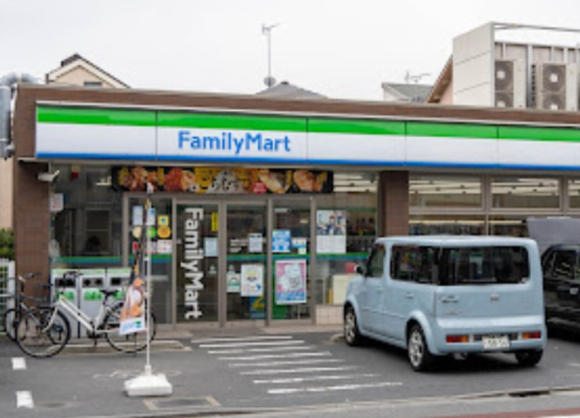 コンビニ　ファミリーマート羽田六丁目店（コンビニ）まで330m