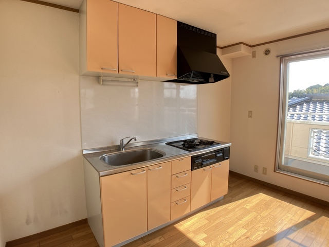 キッチン　※補修前の参考画像の為、設備等は現況優先。