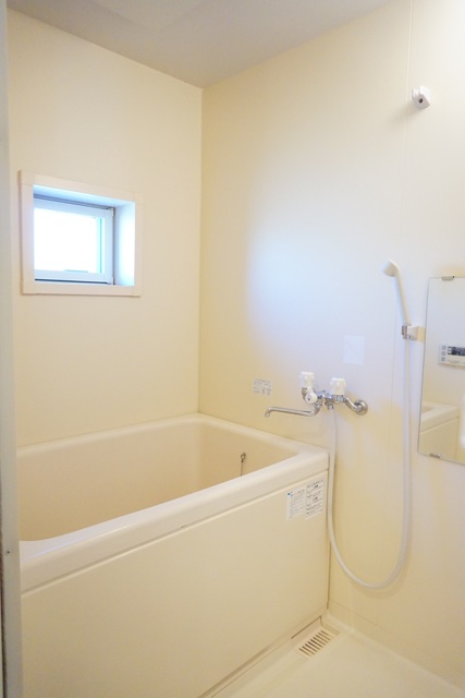 バス・シャワールーム　※補修前の参考画像の為、設備等は現況優先。