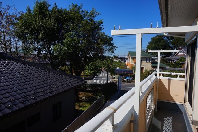 バルコニー　※補修前の参考画像の為、設備等は現況優先。