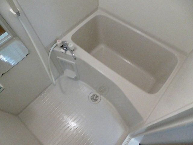 バス・シャワールーム　広めの浴室です。