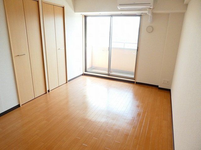 居室・リビング　明るい洋室です。