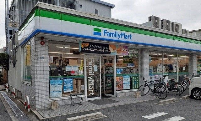 コンビニ　ファミリーマート正雀3丁目店様（コンビニ）まで400m