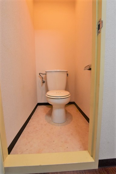 トイレ　別号室の画像です。ご参考下さい