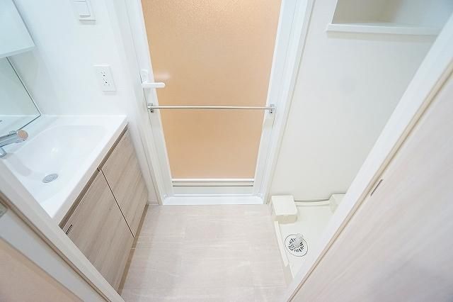 洗面設備　ゆったりとスペースのある洗面所