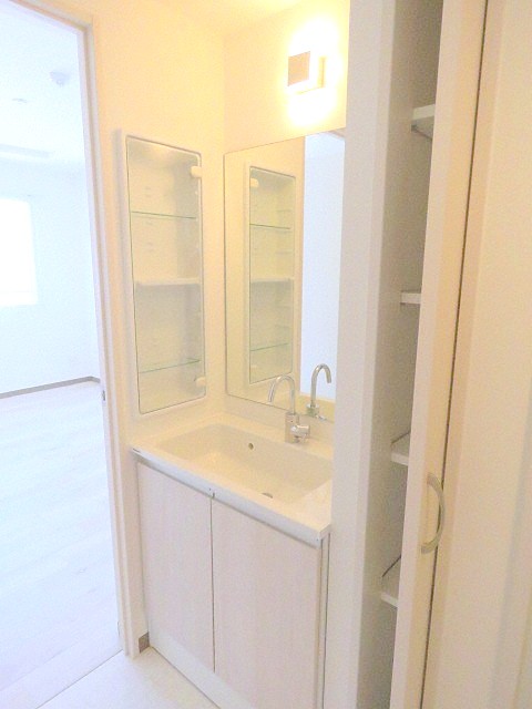 洗面設備　洗面化粧台です♪