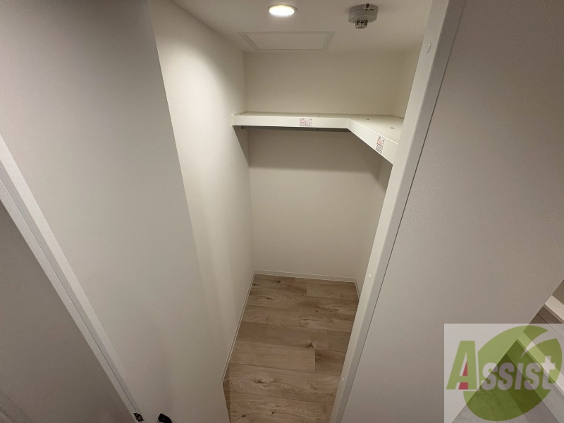 収納　クローゼットは奥行きもあり、荷物が多い方でも安心です。