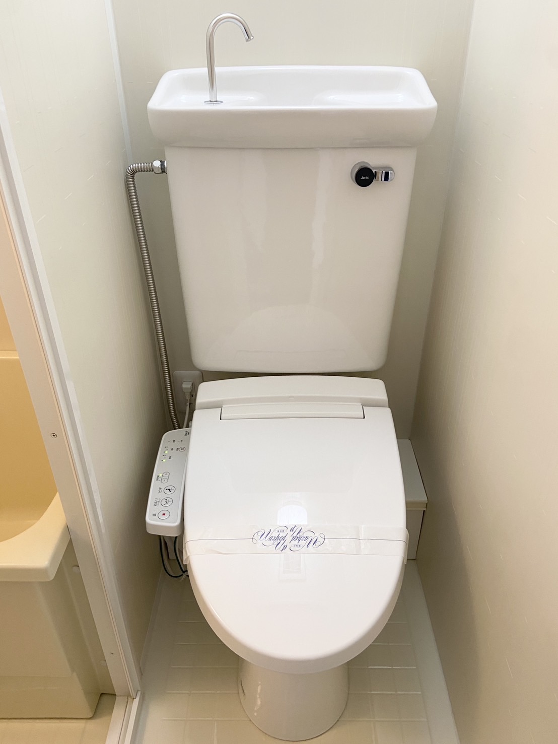 トイレ　別部屋のお写真になります