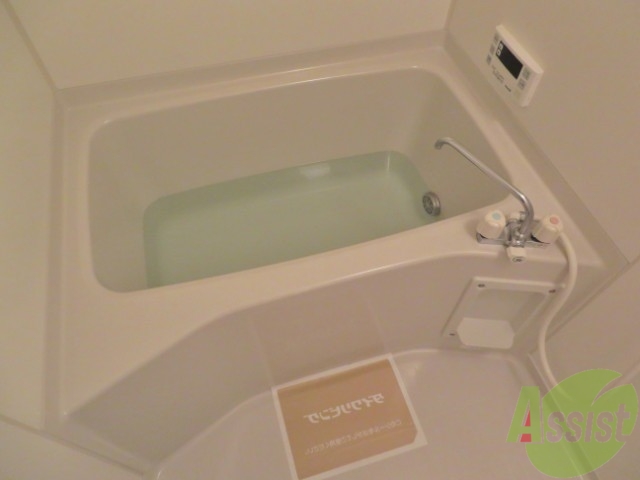 バス・シャワールーム　こちらはバスルーム。一日の疲れを癒してください。