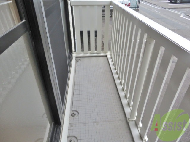 バルコニー　バルコニーは広々としており、洗濯物も乾きやすいです。