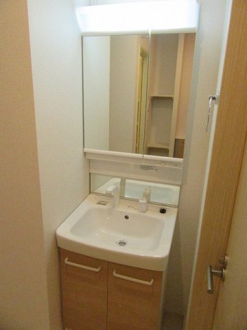 洗面設備　使いやすい洗面所です