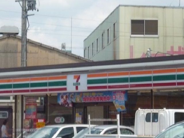コンビニ　セブンイレブン（コンビニ）まで300m