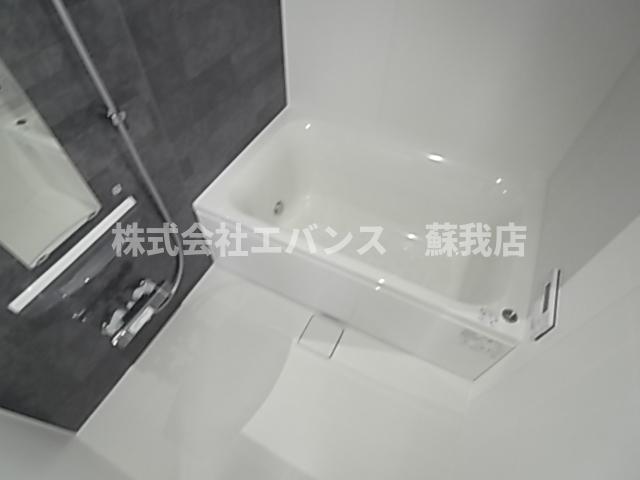 バス・シャワールーム　コンパクトで使いやすいお風呂です