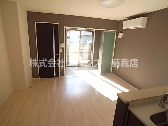 居室・リビング　こちらのリビングで趣味の時間をお楽しみください