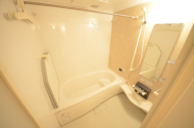 バス・シャワールーム　★ゆったりとしたバスルームで癒しのひと時を…★