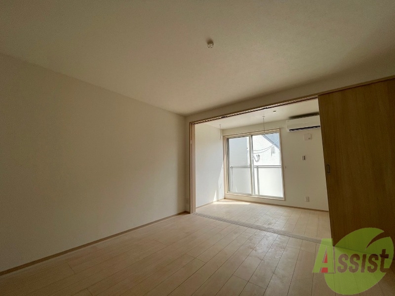 居室・リビング　リビングスペースも広く、各家具を問題なく設置出来そうです。