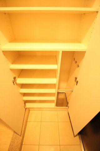 玄関　ヒューリックレジデンス茗荷谷　文京区小日向4