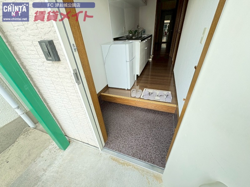 玄関　別部屋の写真