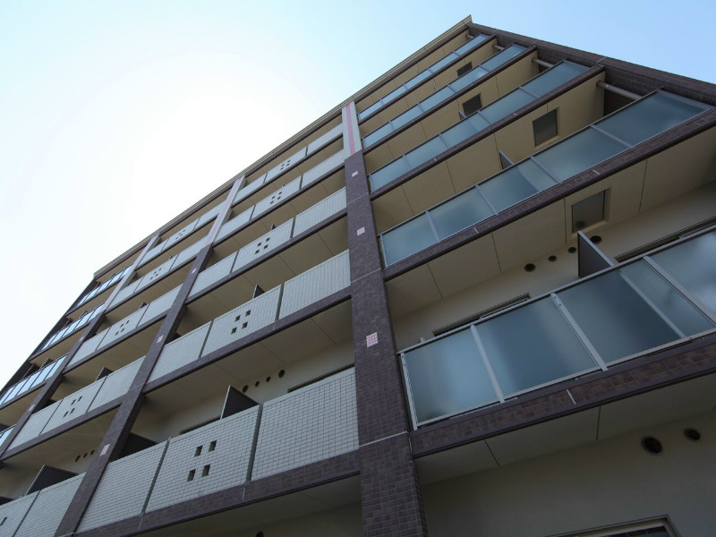 建物外観　外観　オートロック　防犯カメラ　宅配ボックス付