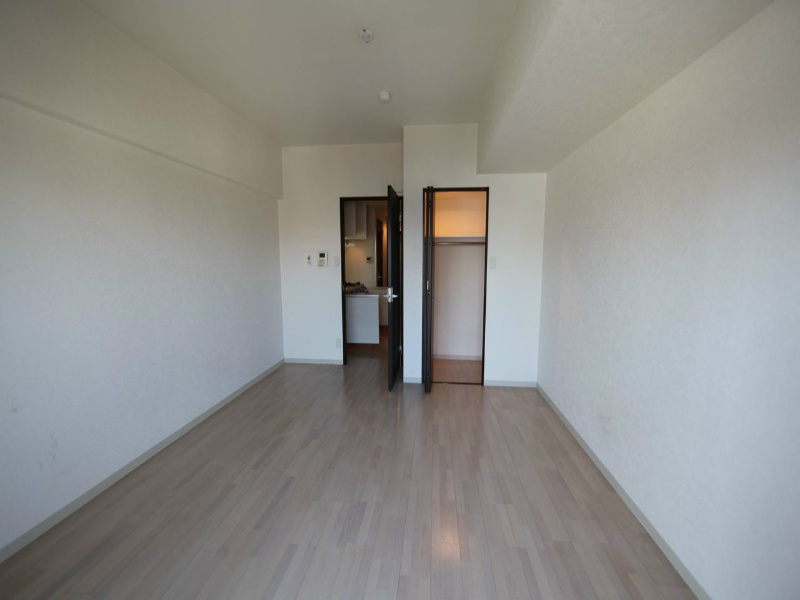 居室・リビング　洋室8.6帖　ウォークインクローゼット付　収納充実してます