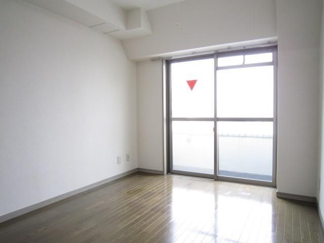 居室・リビング　広くて清潔感のあるお部屋です