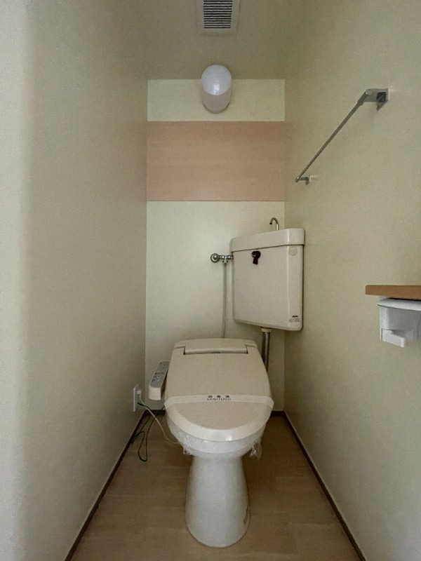 トイレ　温水洗浄便座つき！