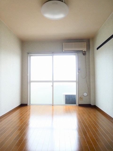 居室・リビング　写真は203号室です（参考）