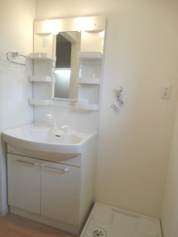 洗面設備　独立洗面化粧台が付いています