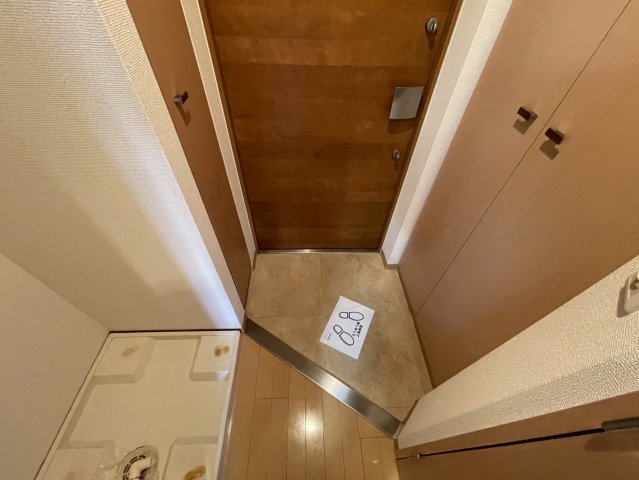 玄関　同物件別部屋写真