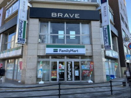 コンビニ　ファミリーマート 我孫子駅前店（コンビニ）まで589m