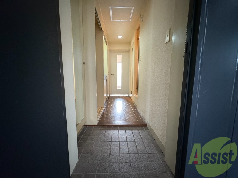 玄関　玄関の様子です。明るい印象ですね。気分もあがりそう。